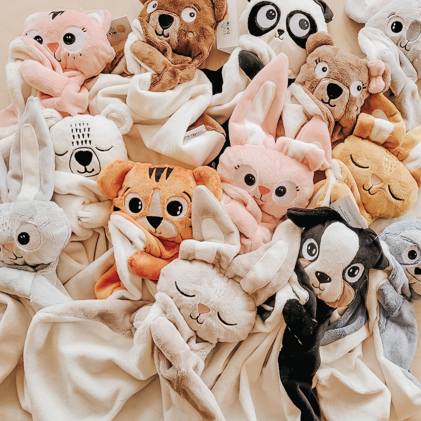 Security Blanket - Pineapple - Eduardo