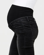 Load image into Gallery viewer, Tyler Classic Slim Leg Jean
